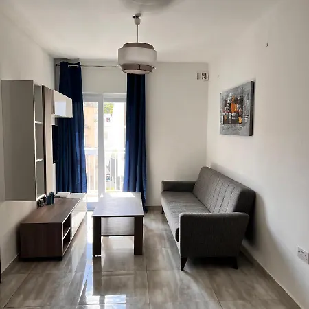 F3 1, Private Double With Private Bathroom And Balcony Homestay