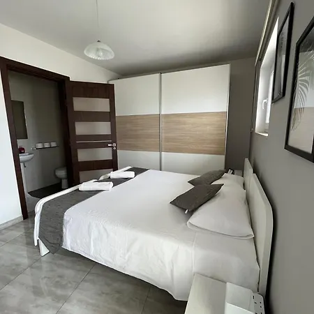 Alloggio in famiglia F3 1, Private Double With Private Bathroom And Balcony *