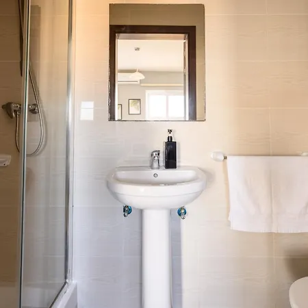 F3 1, Private Double With Private Bathroom And Balcony * Msida