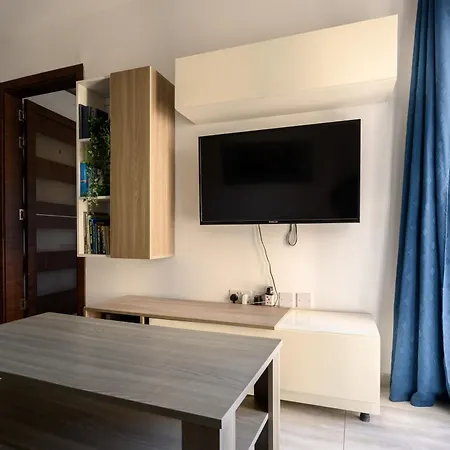F3 1, Private Double With Private Bathroom And Balcony *