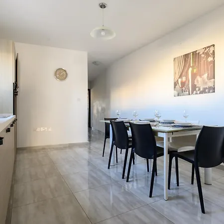 F3 1, Private Double With Private Bathroom And Balcony * Msida