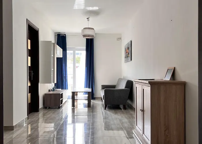 F3 1, Private Double With Private Bathroom And Balcony * Msida
